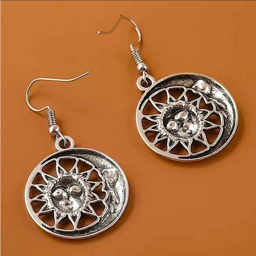 Silver Moon Sun Boho Vintage Fish Hook Dangle Earrings - Picture 6 of 7